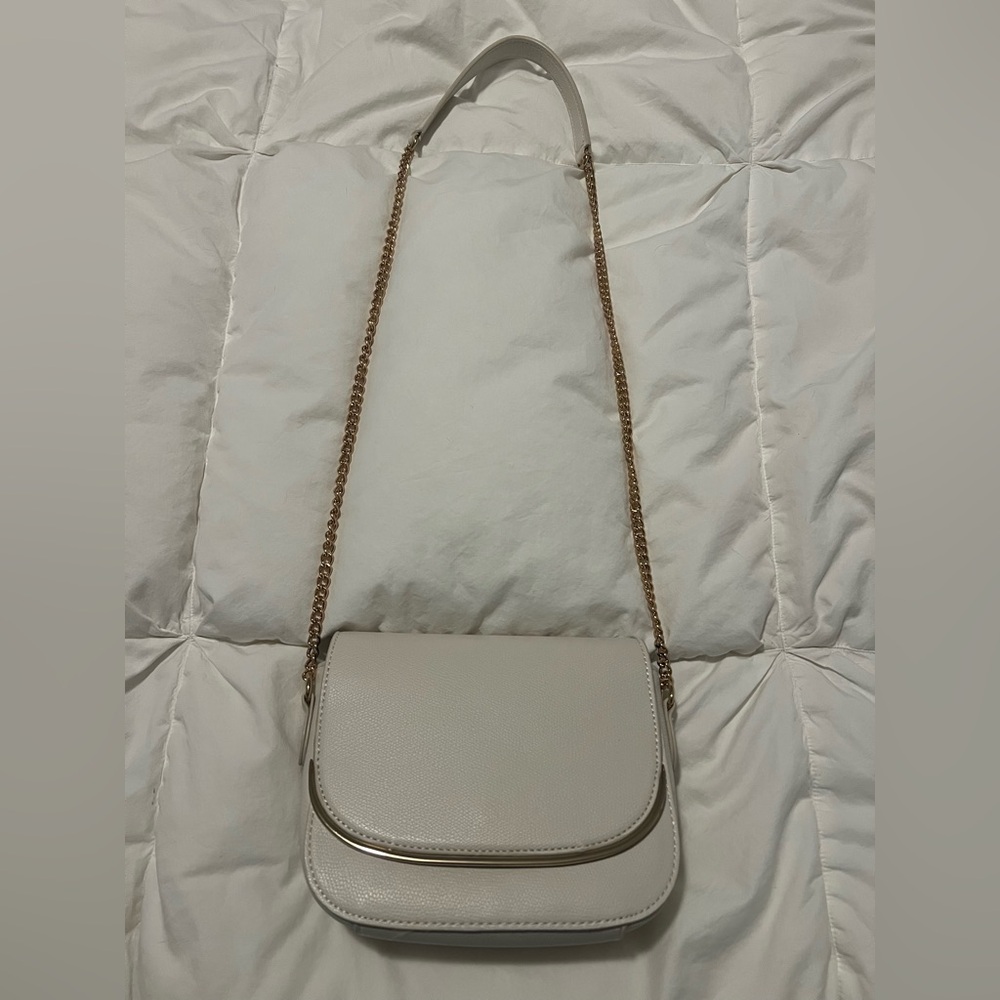 NWOT Elegant White & Gold Chain Crossbody Bag